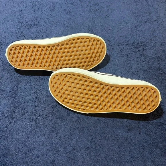 Classic black & white checkered Vans! Size 5 1/2! - Picture 4 of 5